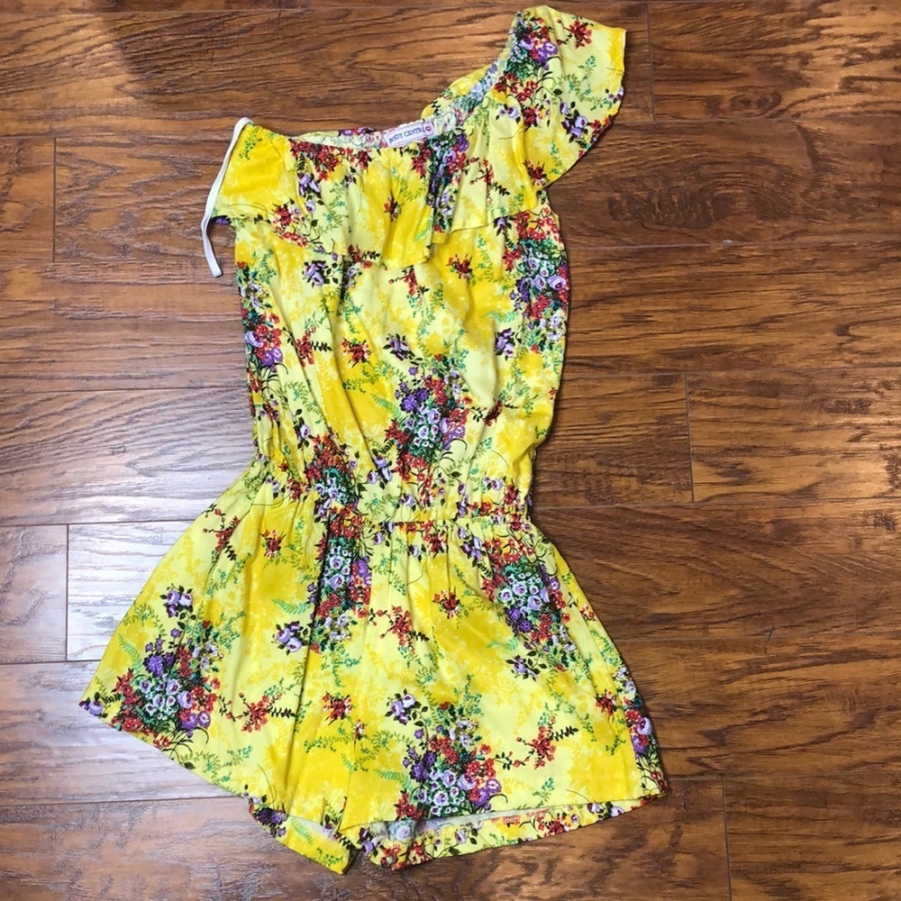 BODY CENTRAL Yellow Pink Red Floral Ruffle One Shoulder Short Romper Women's S